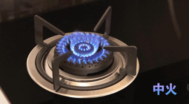燃气灶出现红色火苗咋回事,燃气灶一半有火苗一半没有