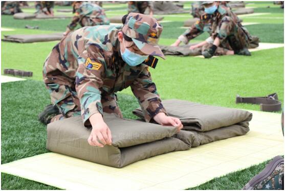 1300名新生拼动态国旗表白祖国,超燃千名学生向祖国表白