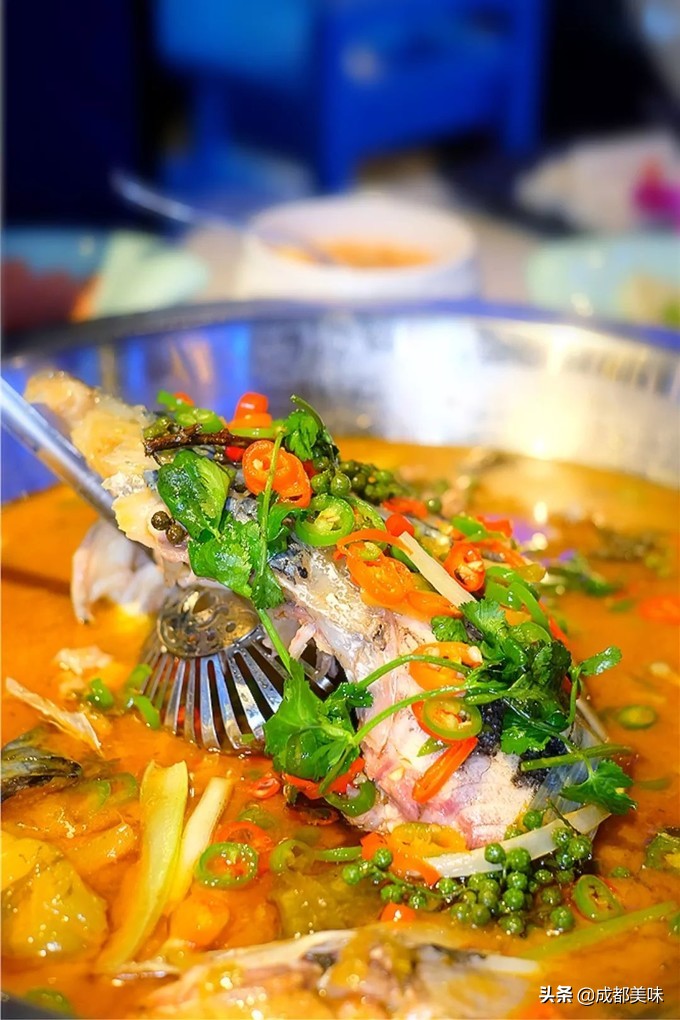 最好吃的美蛙鱼头在哪里,美蛙鱼头火锅的吃法