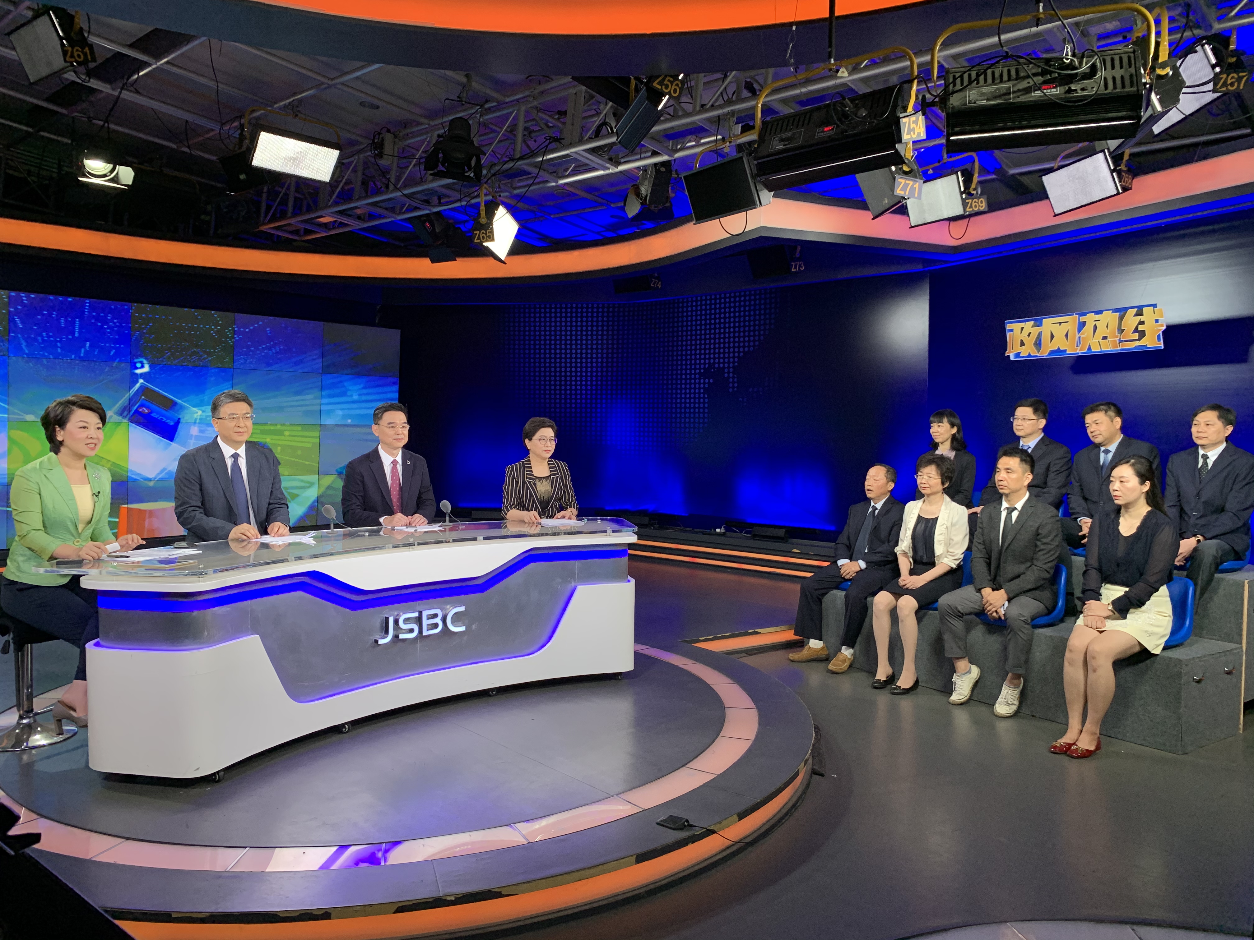 开发商回应小区电梯频出故障,一小区电梯突发故障