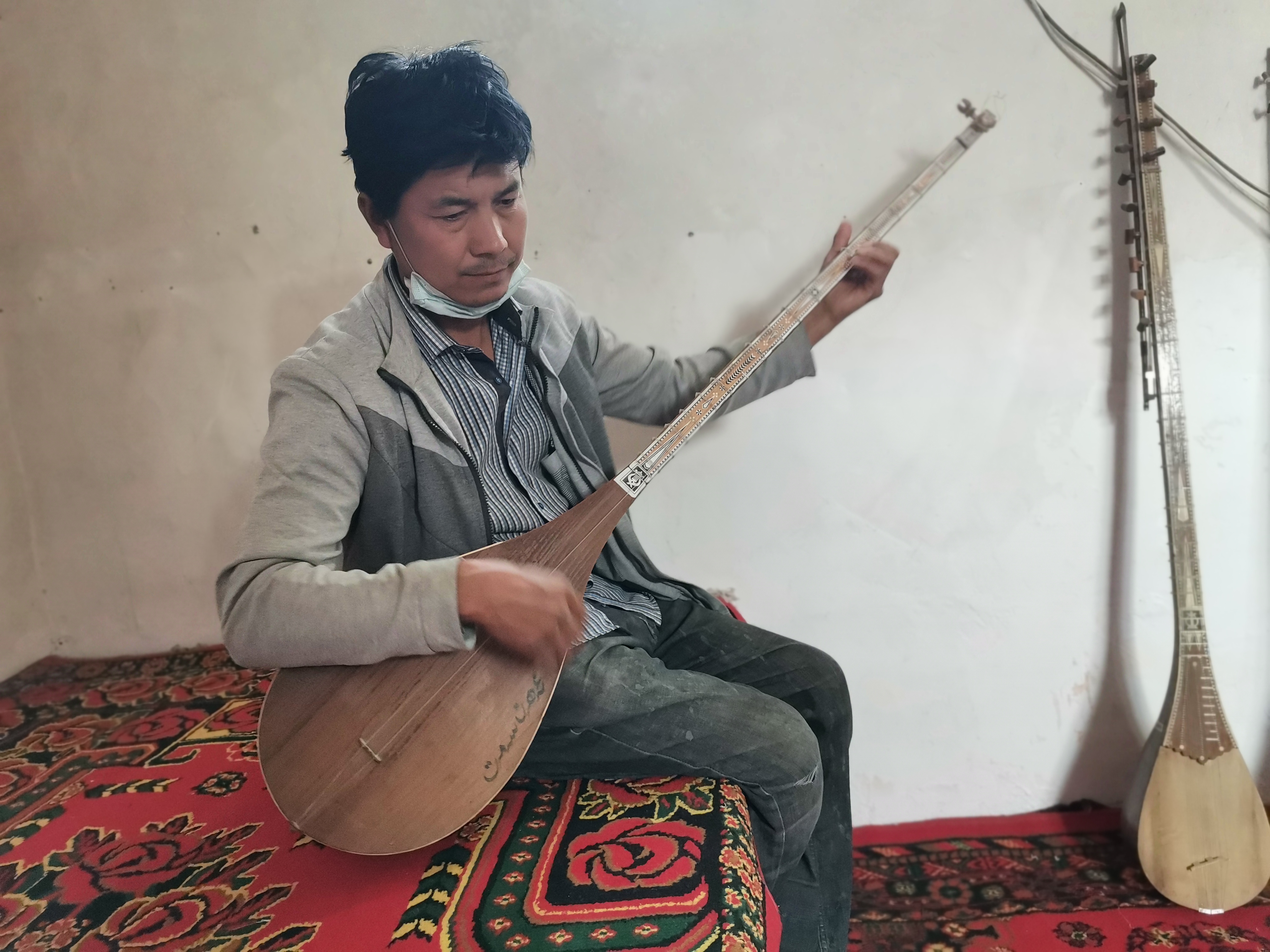 新疆选手塔依尔,塔伊尔民族乐器大全