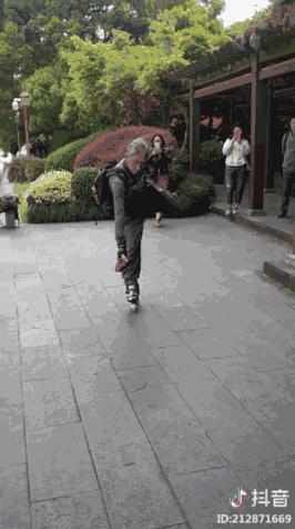 玩得了魔方，穿得了潮服，这届中国老人有多硬核？