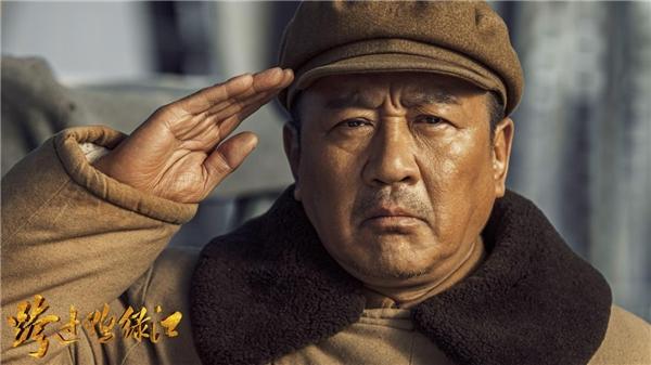 《跨过鸭绿江》受追捧，三大败笔不吐不快