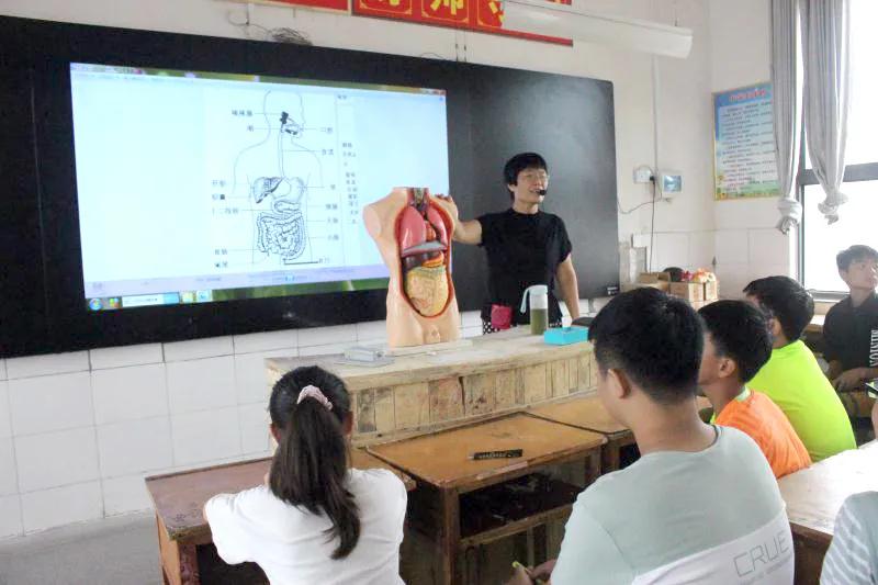 太嗨了！十足趣味+七彩梦想=百分快乐！