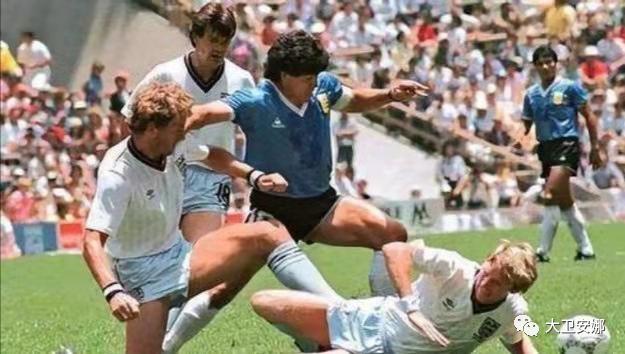 追忆球王马拉多纳,詹俊张璐追忆马拉多纳