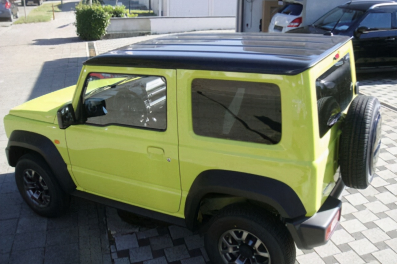 1.5排量吉姆尼越野车,新款铃木吉姆尼实拍图造型经典