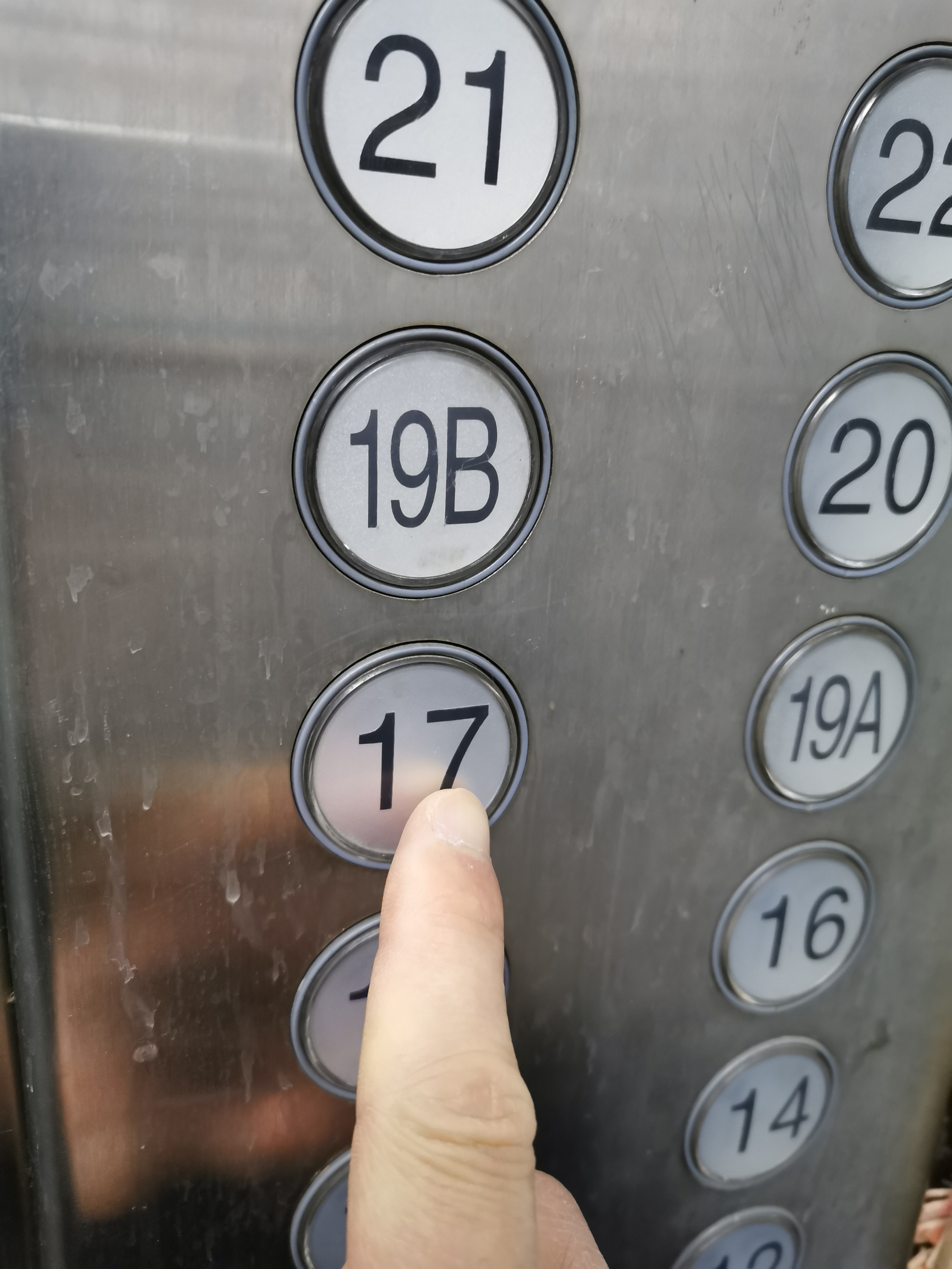 如果粪便中、门把手真的有新型冠状病毒，那我们该如何预防呢