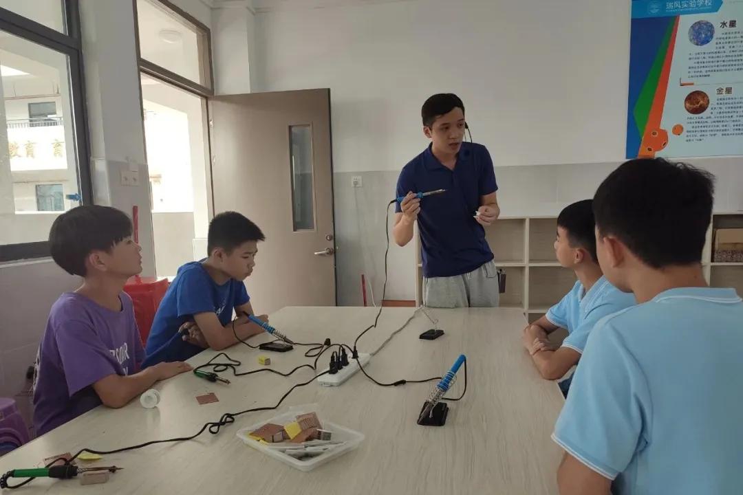 初中生的科技热情怎么点燃？位于大湾区的这所学校开设了这门课