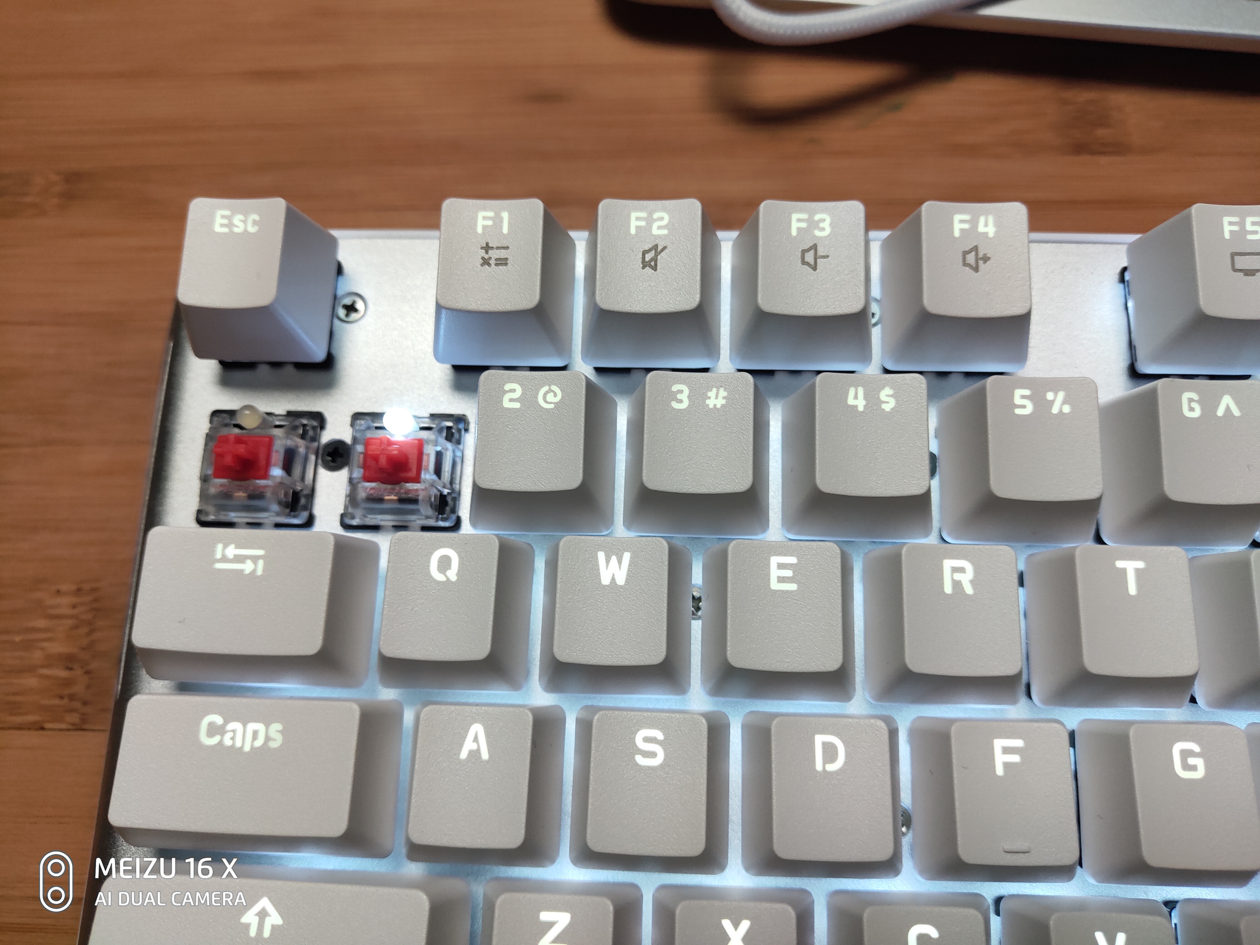 公认手感最好的机械键盘轴是什么,机械键盘樱桃轴与普通轴的区别