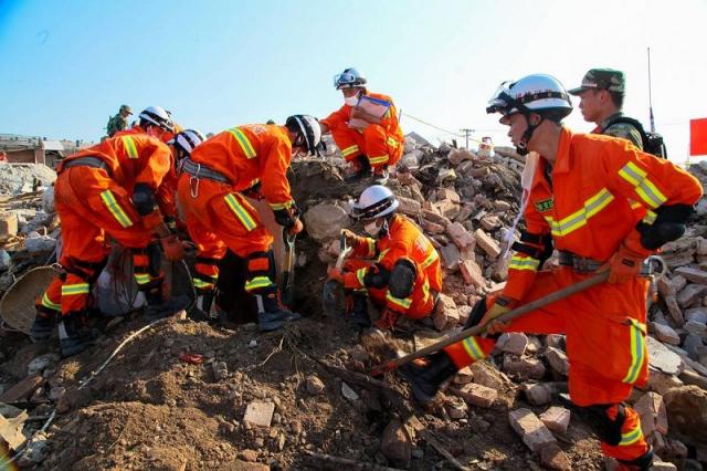 汶川地震中活下来的可乐男孩,汶川地震幸存假肢男孩