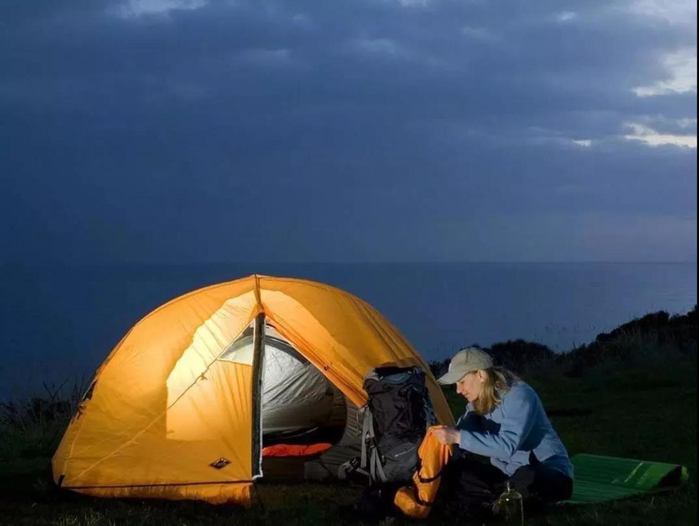 去户外野营要带什么装备,第一次户外露营需要准备哪些东西