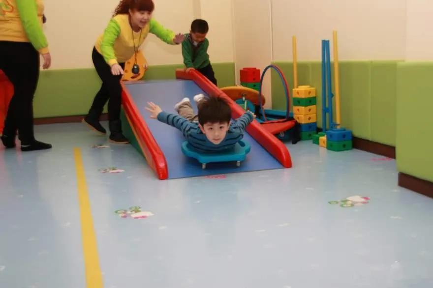 9岁儿童自闭症家庭干预方法,自闭症儿童干预成功案例