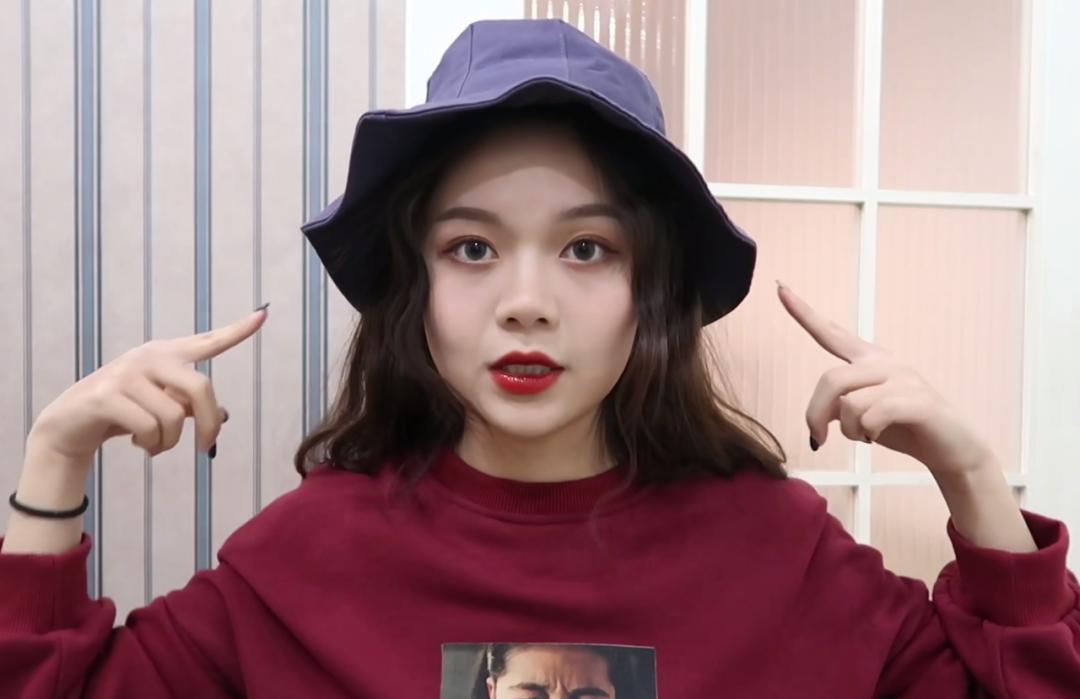 棒球帽白色和黑色帽子哪个显脸小,帽子大头围大脸显脸小