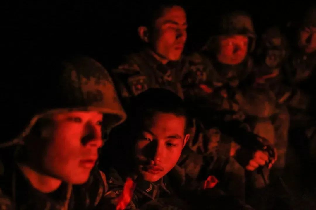 一级军士长提干营长,二级军士长提干后军衔