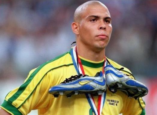 罗纳尔多钟摆式过人,罗纳尔多最经典钟摆过人