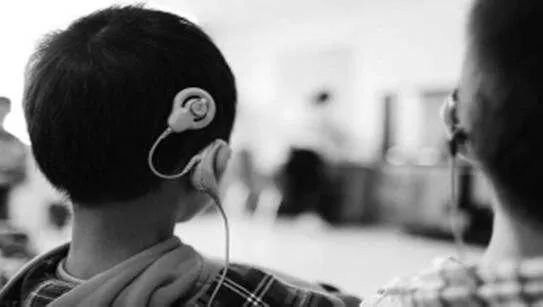 “我想听见这个世界，把爱说出来”世界爱耳日，听障儿童大声喊爱