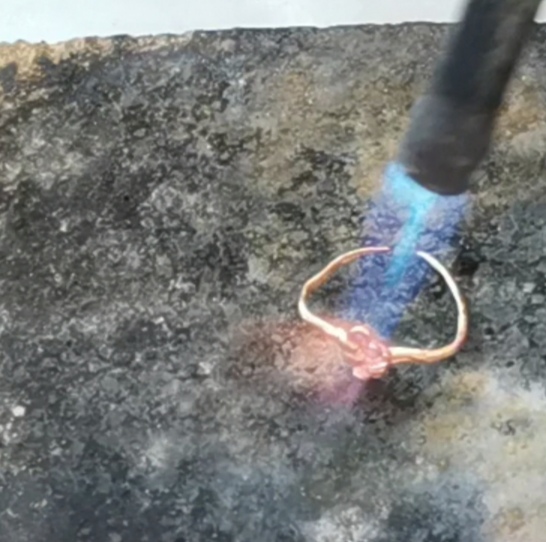 黄金戒指怎么戴才不会变形,黄金戒指如何更换