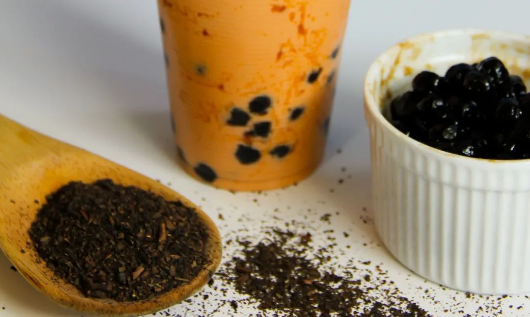 开奶茶店的后悔经历,90后裸辞开奶茶店