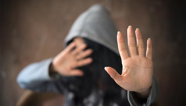 小学毕业那年众筹买的皮筋短了一截，我被好朋友背叛被冤枉被孤立