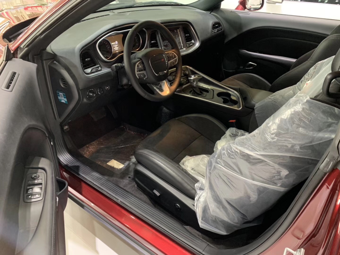 道奇挑战者最新落地价,道奇挑战者对比普通车