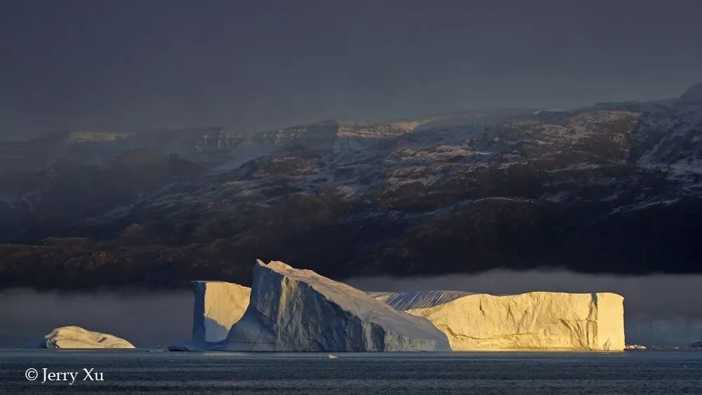 格陵兰的东海岸居然那么绚丽多彩，难怪特朗普想要买下来