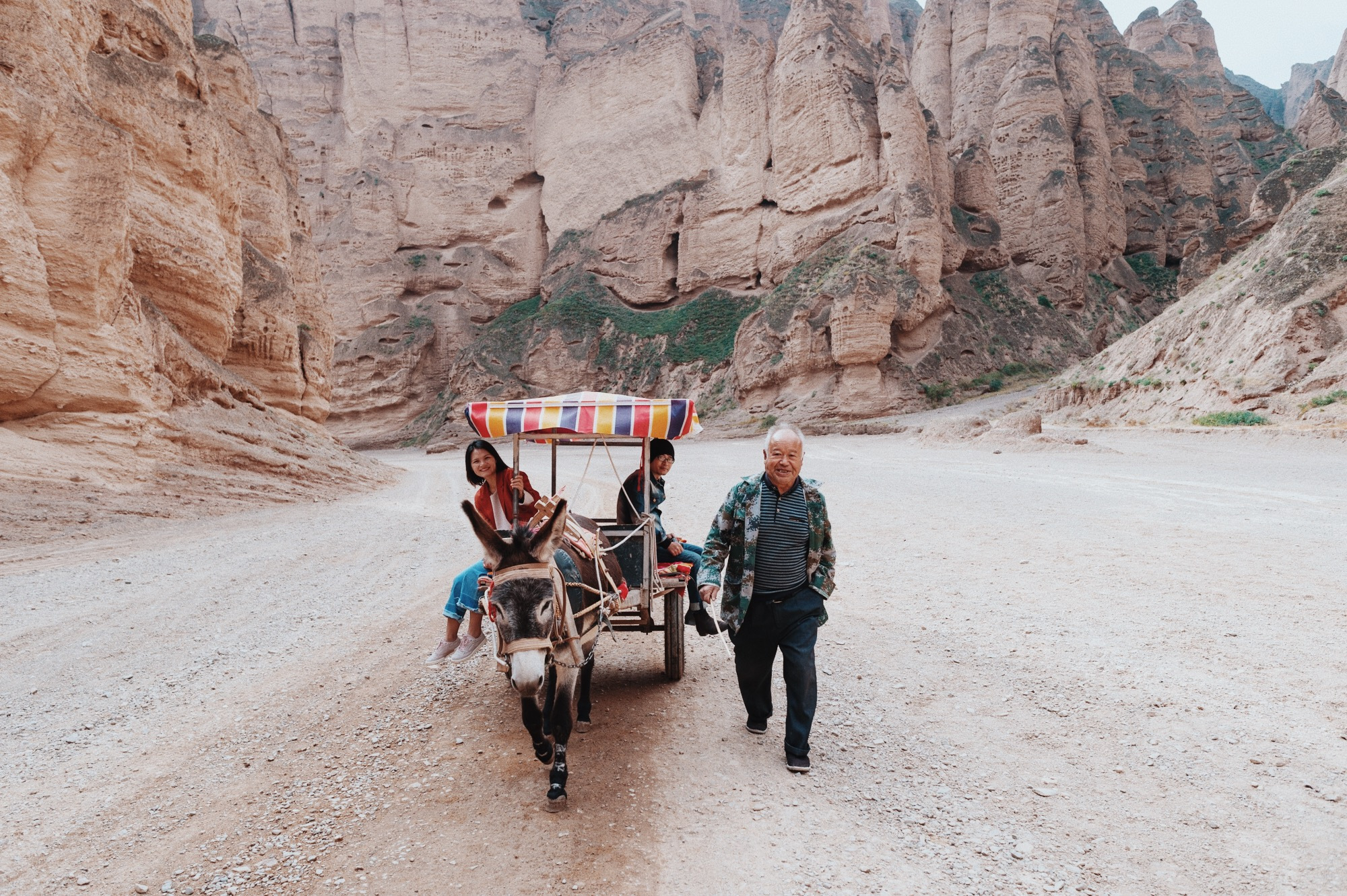 甘肃白银黄河石林，比云南石林更为壮观，堪称“中华自然奇观”