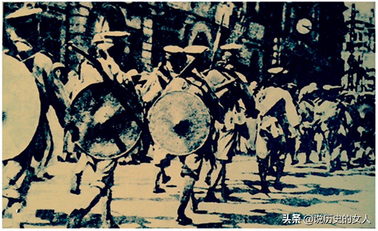 毛*东泽**说他能领兵30万，*德朱**说要给他当后勤，他死后彭德怀大怒