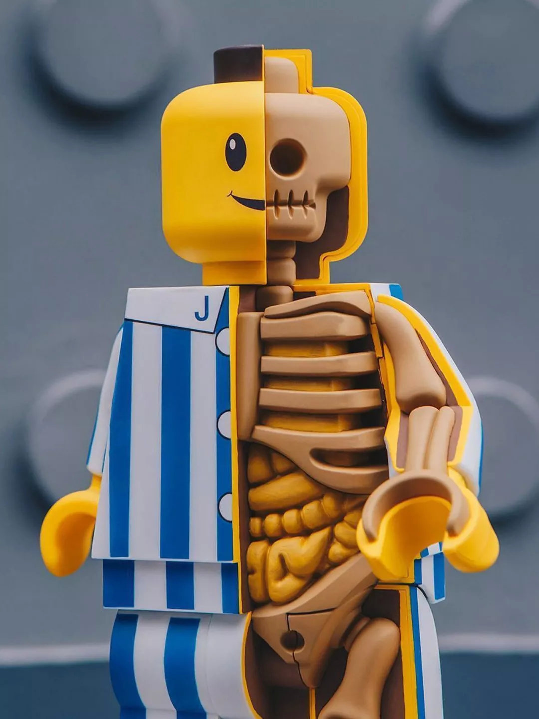 他肢解卡通人物,不但没毁童年,还倍受追捧