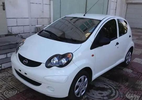 雨燕和f0二手车哪个好,想买个几千块的练手车