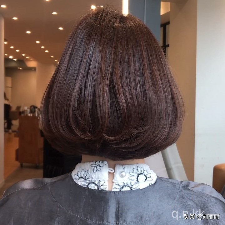 今年最流行羊毛卷中短发卷发,短发卷发推荐发量少羊毛卷