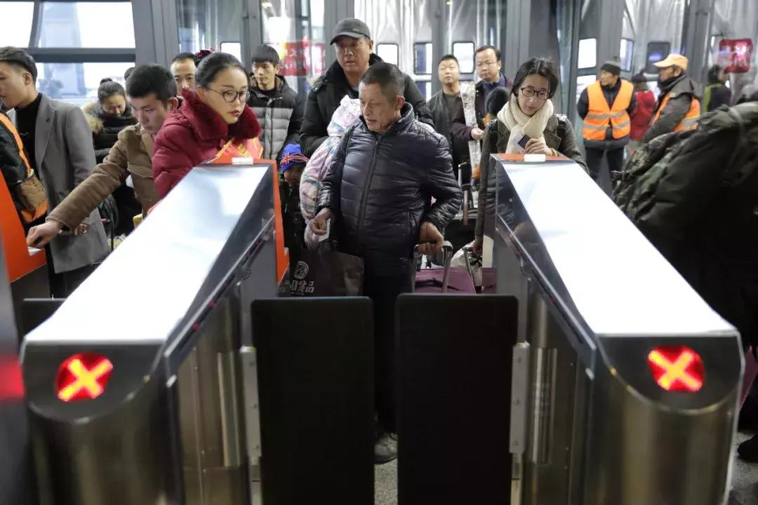 加开乌鲁木齐方向列车,加开列车