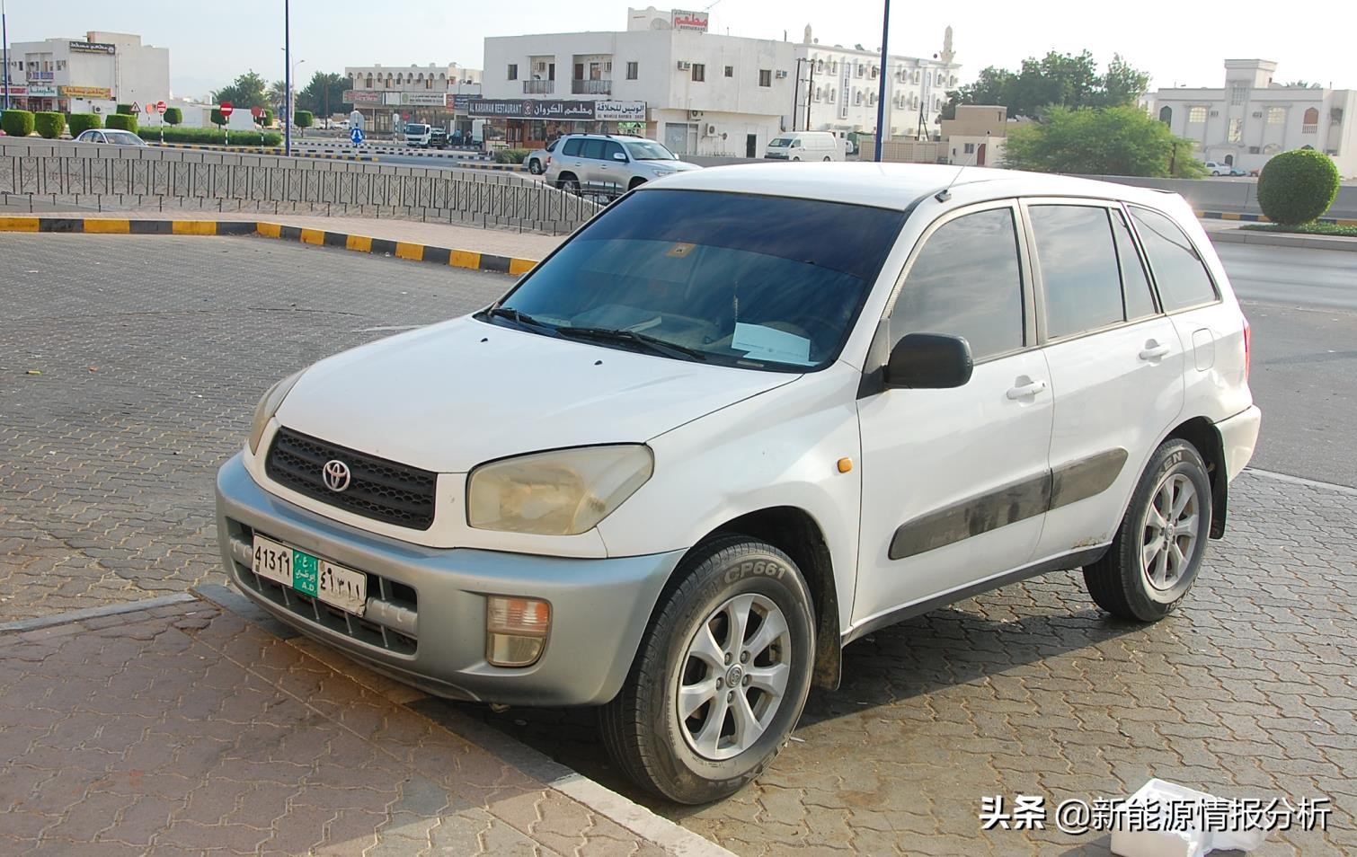 闃挎浖鏃ヨ鍗椾含,闃挎浖琛楀ご闅忔媿