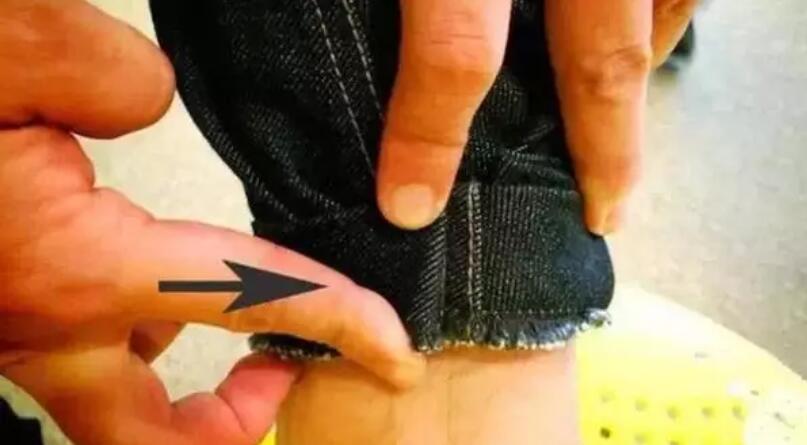 5个男生卷裤腿神技，你一定要学！别再和插秧队队长赵四一样了！