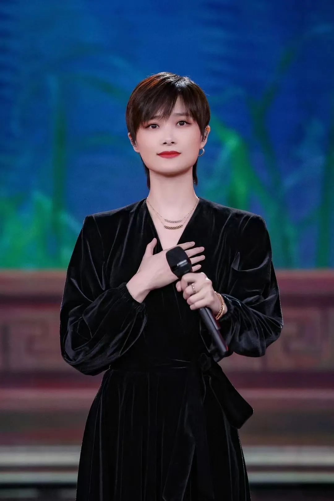 巩皇霸气红毯造型,巩皇红毯气场