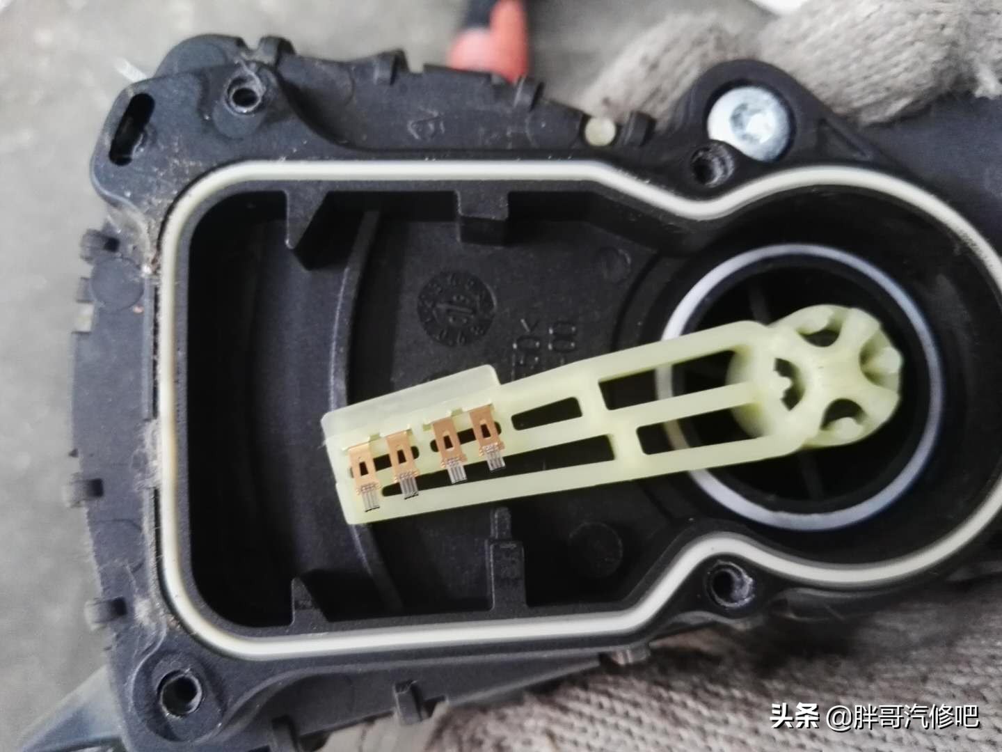 大众车辆出现epc灯亮点不着火咋办,大众显示故障码epc加不上油门