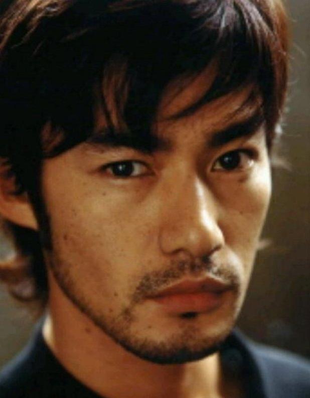 日本男人最想拥有的脸！性感神颜秒杀鲜肉，冻龄大帅哥竟单身