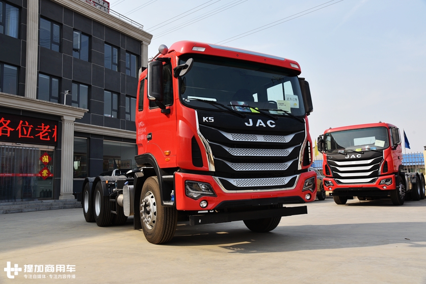 格尔发7.8米厢式货车自重,自重7.5吨牵引车