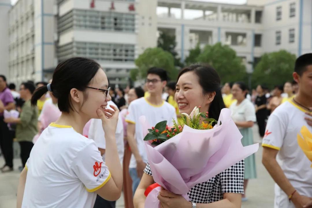 愿此去前程似锦归来仍是少年句子,愿此去前程似锦归来仍是少年视频