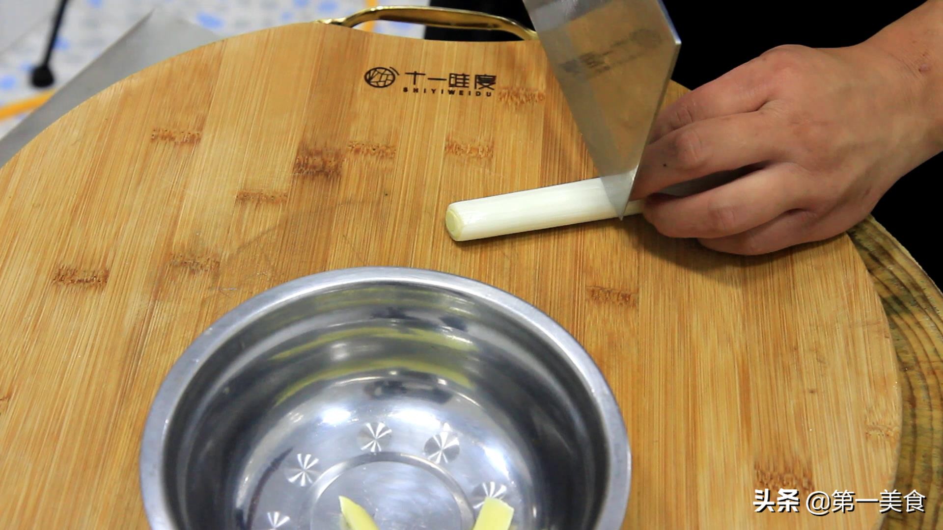 泡椒鸡爪正确好吃的做法,泡椒柠檬鸡爪无骨鸡爪的正宗做法