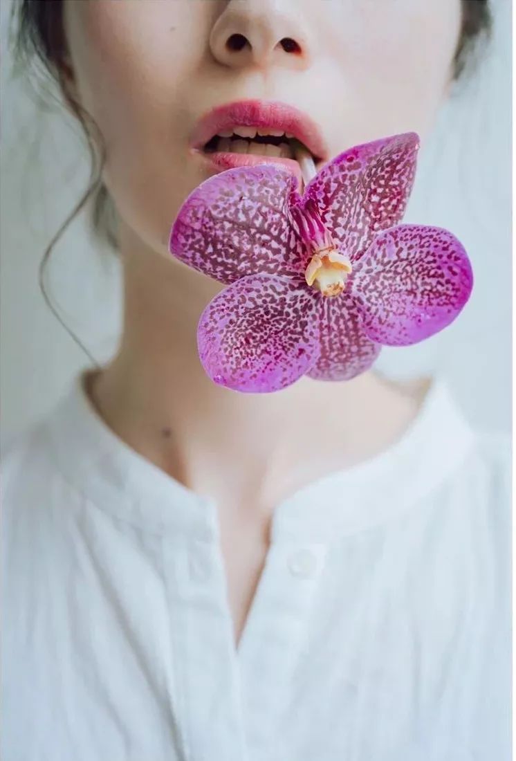 拍照时怎样做到不畏惧镜头,害怕镜头怎么克服