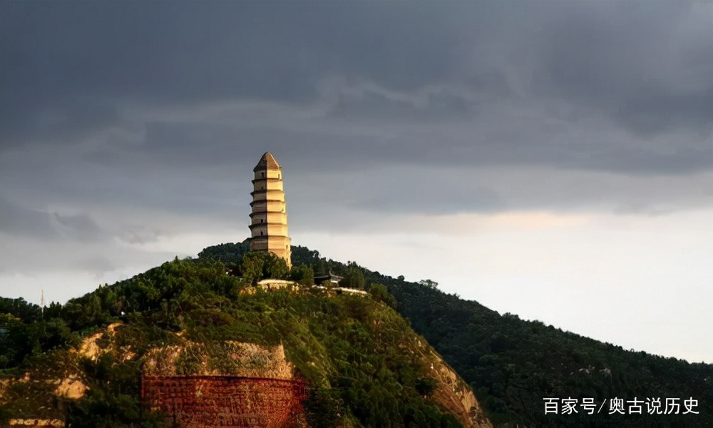 毛主席打算在延安接见一名旅长，多亏处长细心，识破他的真正身份