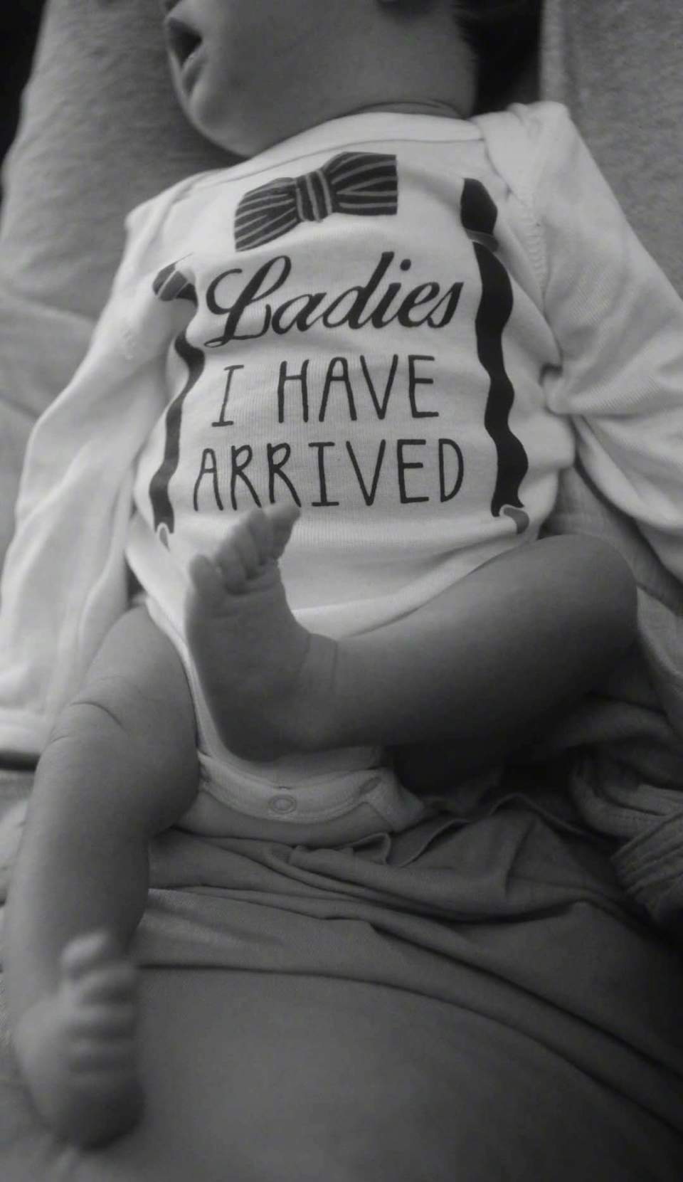 张歆艺分享孩子日常,张歆艺微博晒萌照秒变格格