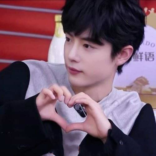 肖战到底是个怎样的年轻人？一分钟带你认识他