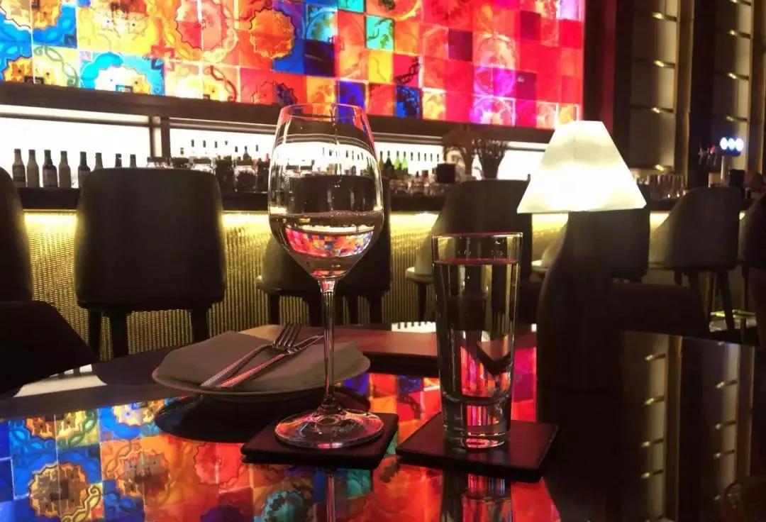 〔舞夜酒吧系列·红粉佳人2〕男人的真爱，一生能有几次？