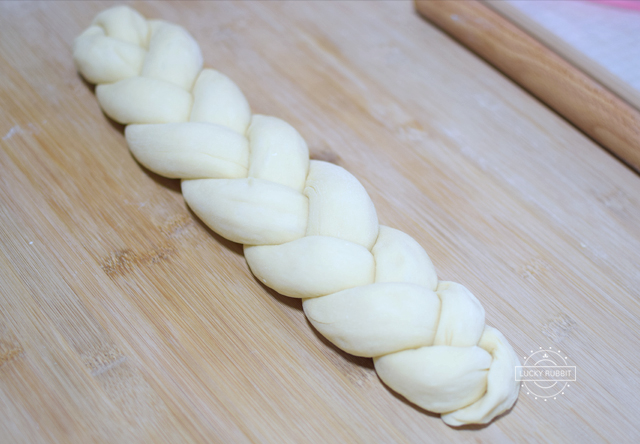 吐司怎么烤出来后是平整的,如何使再次烘烤的吐司柔软