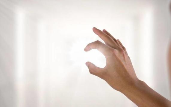 手麻要警惕左手麻木,手臂酸胀手指发麻警惕四种病