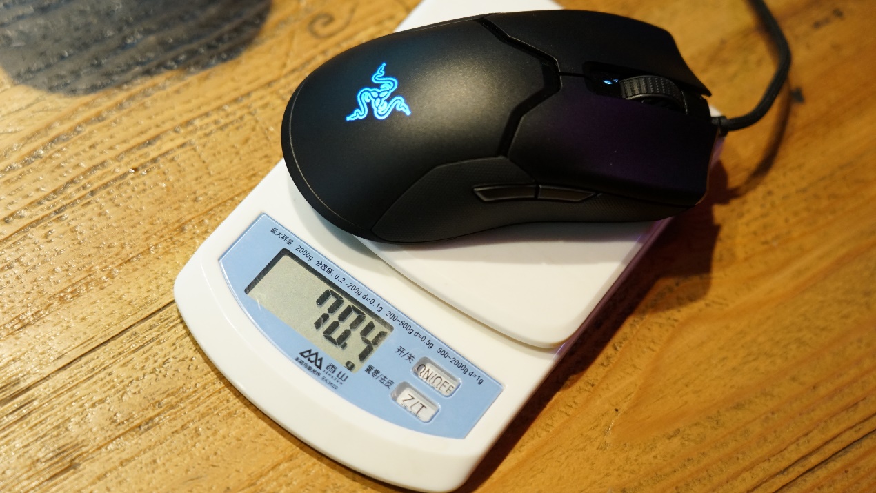 70g的电竞鼠标就是爽，用了再也回不去了——雷蛇毒蝰客观评测