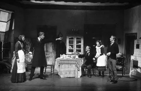 易卜生故事梗概,易卜生现实主义戏剧