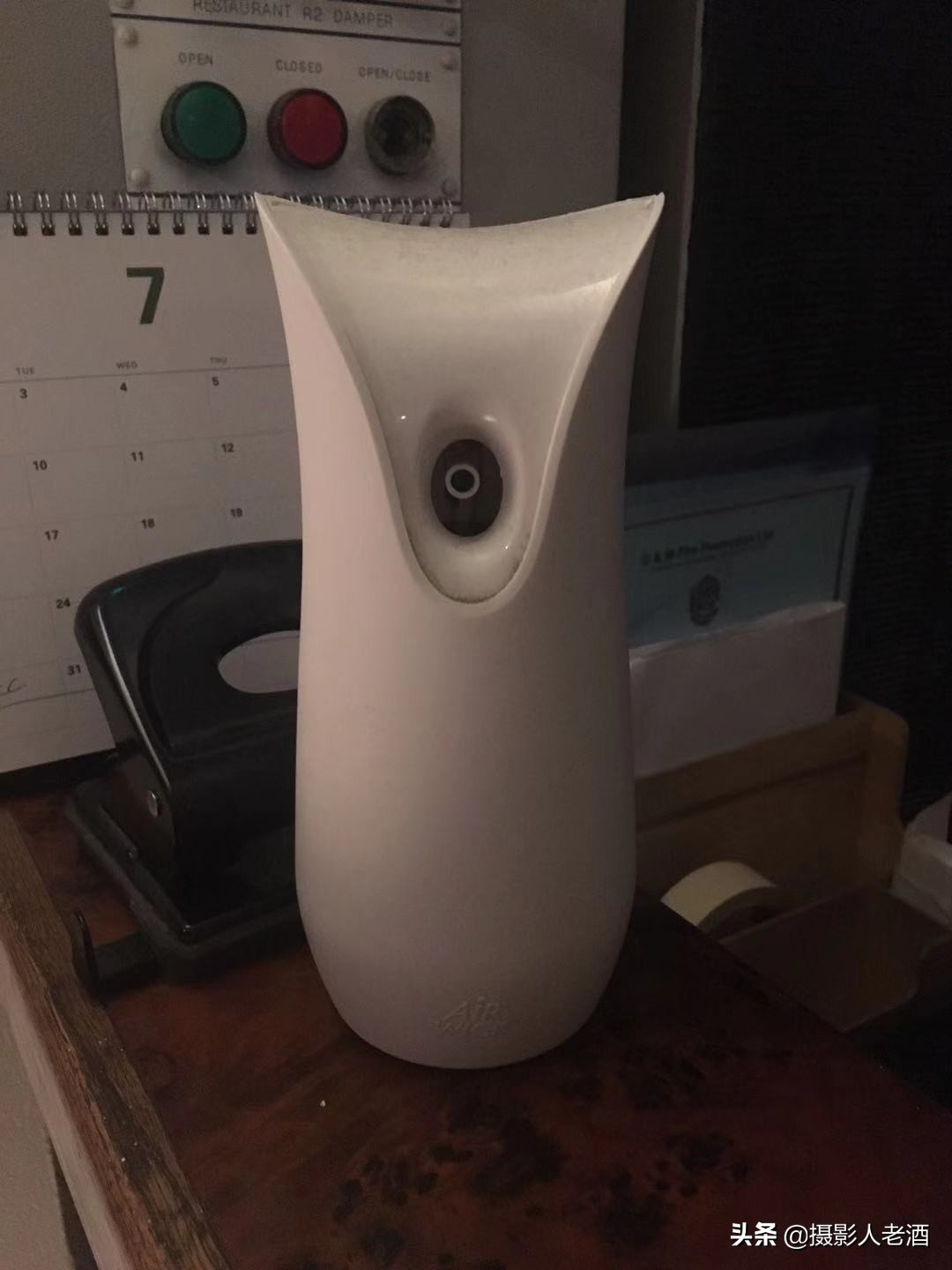 带女友出来旅游发现针孔摄像头,女子旅游摄像机被偷