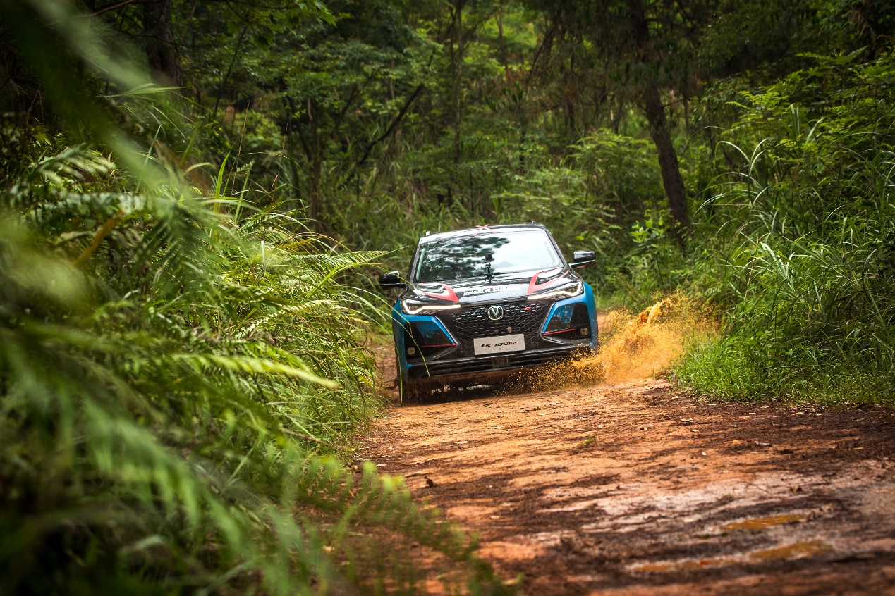 长安cs75最强越野测试,长安cs75plus越界